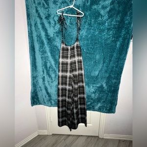 Low cut jumper NEVER WORN